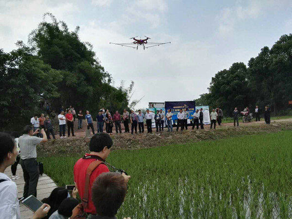 植保无人飞行器演示现场