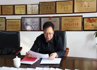 呼伦贝尔市：农牧业局党组书记、局长肖明华调研督导市农机监理所党建和农机安全生产工作