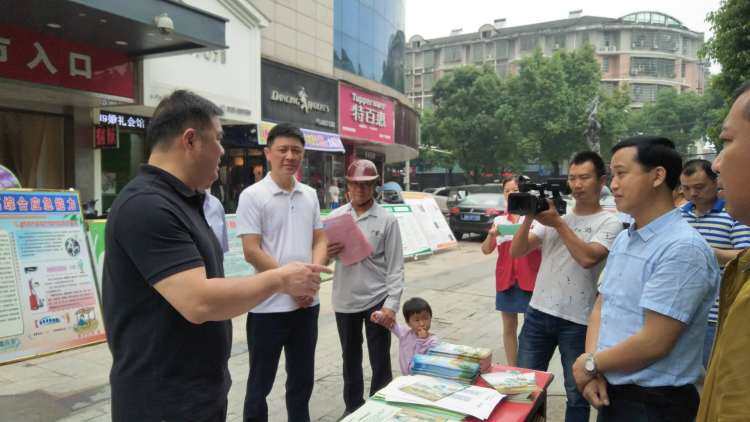 黄县长亲临活动现场