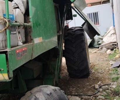 JohnDeere 約翰迪爾W230收割機