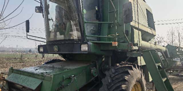 JohnDeere 约翰迪尔W230收割机
