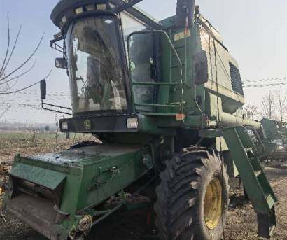 JohnDeere 约翰迪尔W230收割机