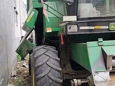 JohnDeere 約翰迪爾W230收割機