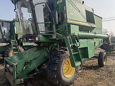JohnDeere 约翰迪尔W230收割机