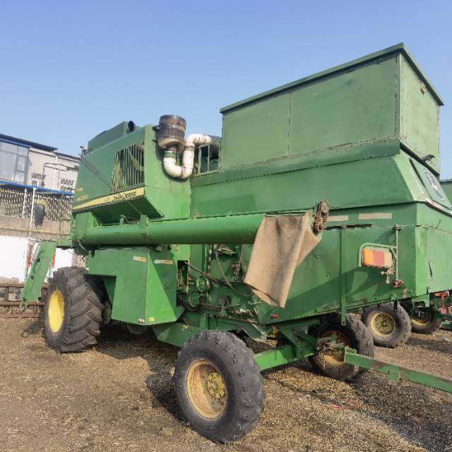 JohnDeere 约翰迪尔W230收割机