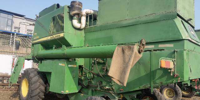 JohnDeere 约翰迪尔W230收割机