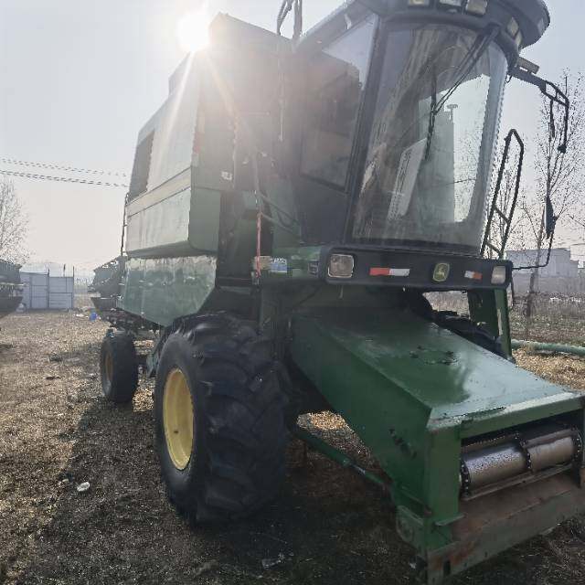 JohnDeere 约翰迪尔W230收割机