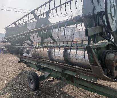 JohnDeere 约翰迪尔W230收割机