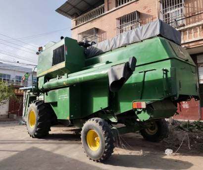 JohnDeere 約翰迪爾W230收割機(jī)