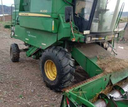 JohnDeere 約翰迪爾W230收割機