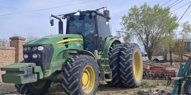 JohnDeere 约翰迪尔7M2204拖拉机
