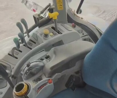 NewHolland紐荷蘭2104拖拉機(jī)