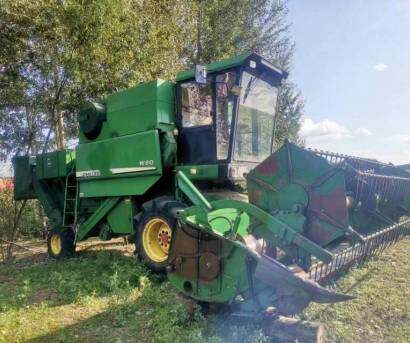 JohnDeere 約翰迪爾W80收割機(jī)