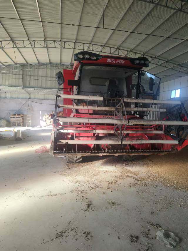 雷沃谷神GM100(4LZ-10M7)纵轴流轮式谷物收获机