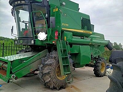 JohnDeere 约翰迪尔R230收割机