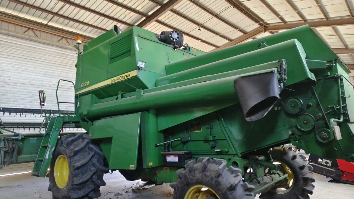 JohnDeere 约翰迪尔C120收割机