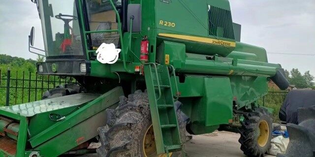 JohnDeere 约翰迪尔R230收割机