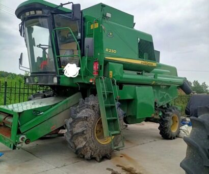 JohnDeere 約翰迪爾R230收割機