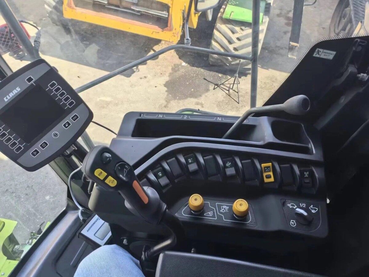 CLAAS 克拉斯D370收割机