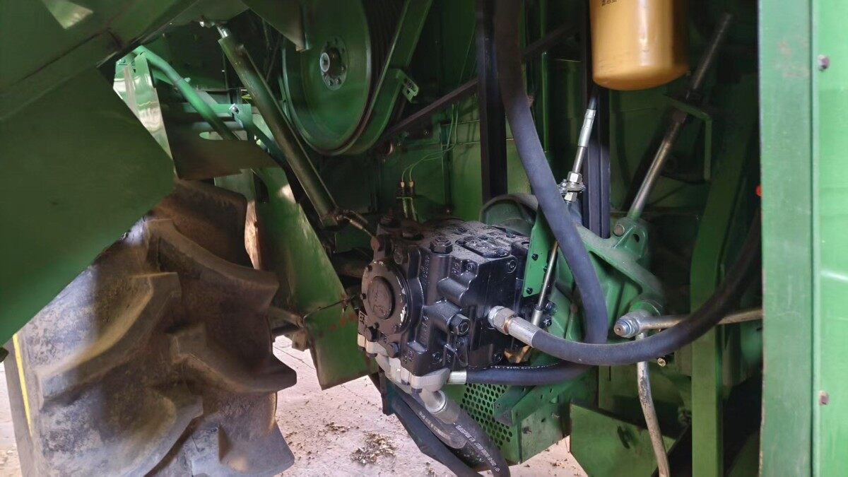 JohnDeere 约翰迪尔C120收割机