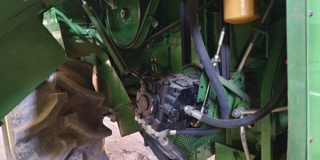 JohnDeere 约翰迪尔C120收割机