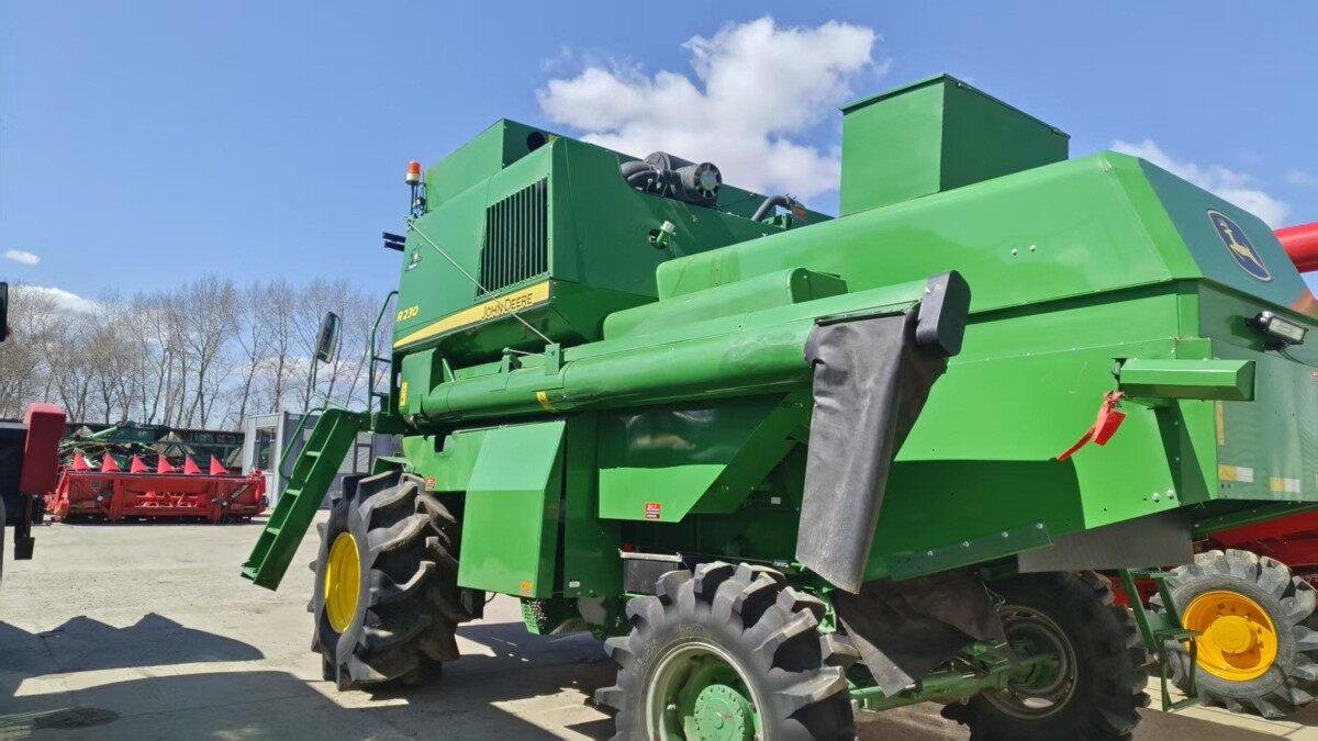 JohnDeere 约翰迪尔C120收割机