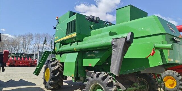 JohnDeere 约翰迪尔C120收割机
