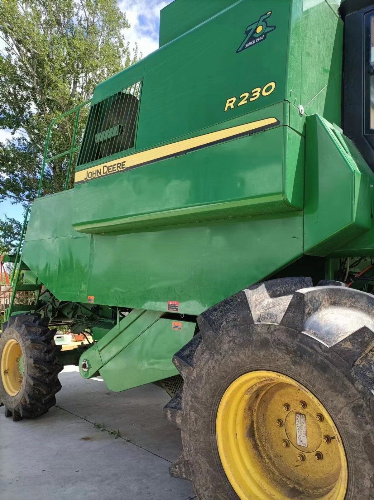 JohnDeere 约翰迪尔R230收割机