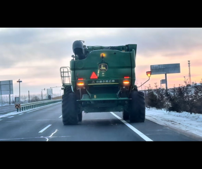 JohnDeere 約翰迪爾S680收割機