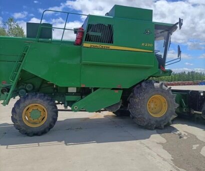 JohnDeere 約翰迪爾R230收割機
