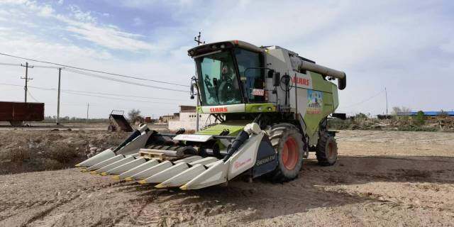 CLAAS 克拉斯370收割机
