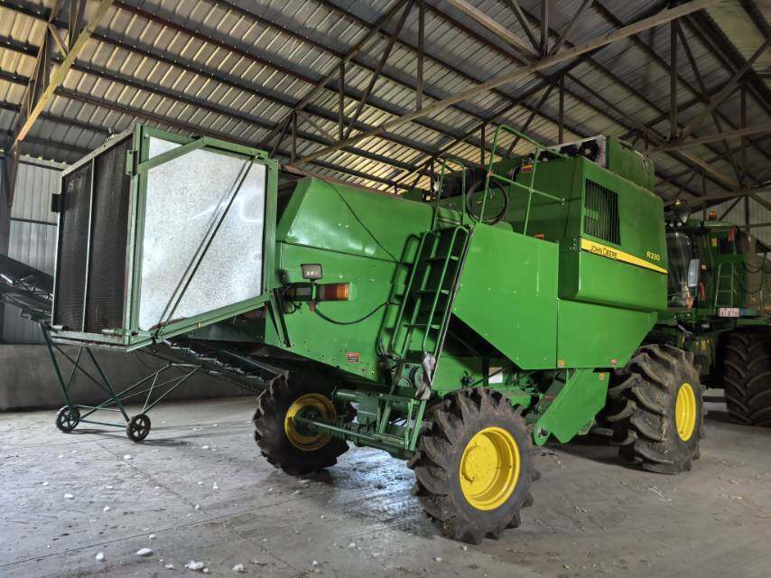 JohnDeere 约翰迪尔R230收割机