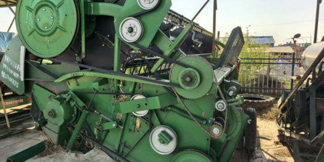 JohnDeere 约翰迪尔R230收割机