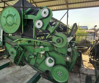 JohnDeere 約翰迪爾R230收割機