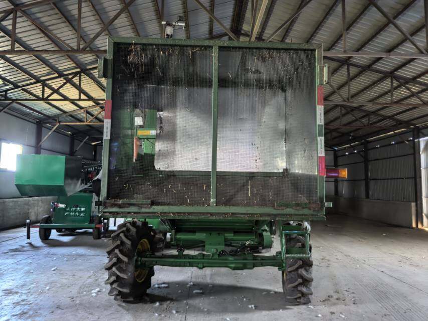 JohnDeere 约翰迪尔R230收割机