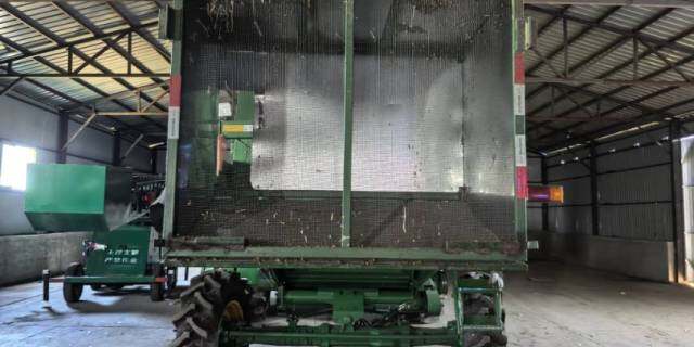 JohnDeere 约翰迪尔R230收割机