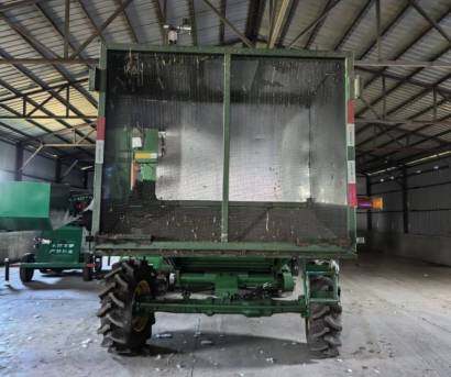 JohnDeere 約翰迪爾R230收割機