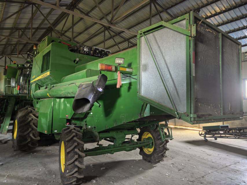 JohnDeere 约翰迪尔R230收割机