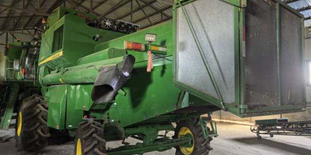 JohnDeere 约翰迪尔R230收割机
