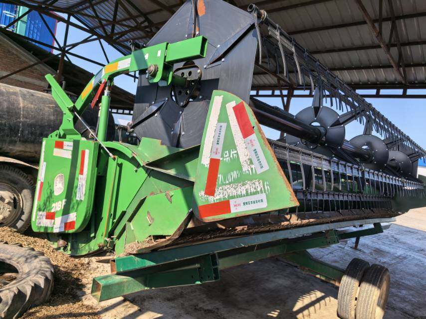 JohnDeere 约翰迪尔R230收割机
