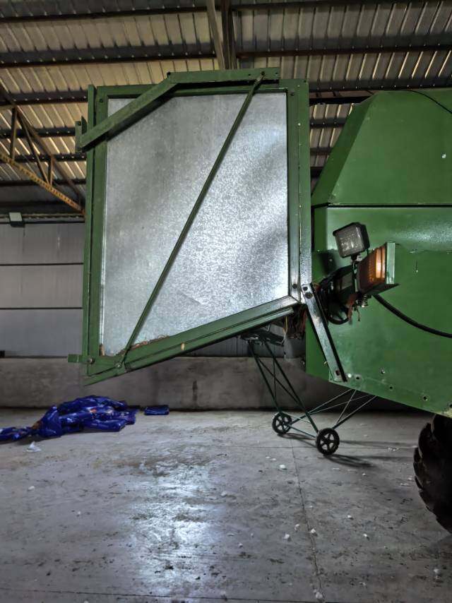 JohnDeere 约翰迪尔R230收割机
