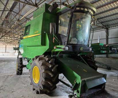 JohnDeere 約翰迪爾R230收割機
