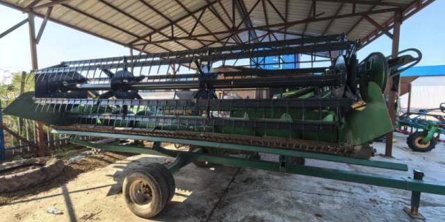 JohnDeere 约翰迪尔R230收割机
