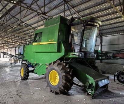 JohnDeere 約翰迪爾R230收割機