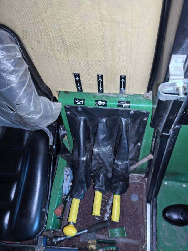 JohnDeere 约翰迪尔R230收割机