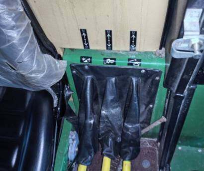 JohnDeere 約翰迪爾R230收割機