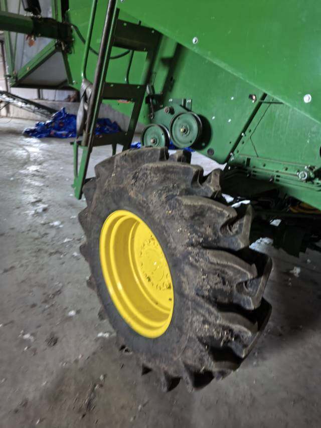 JohnDeere 约翰迪尔R230收割机