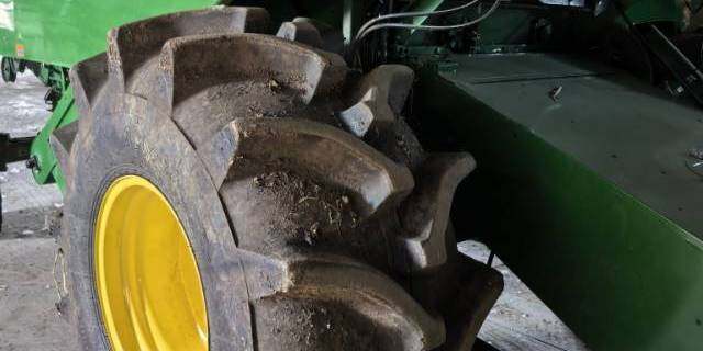 JohnDeere 约翰迪尔R230收割机