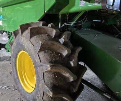 JohnDeere 約翰迪爾R230收割機