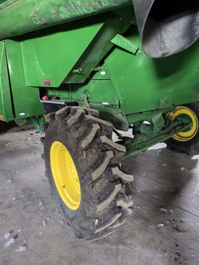JohnDeere 约翰迪尔R230收割机